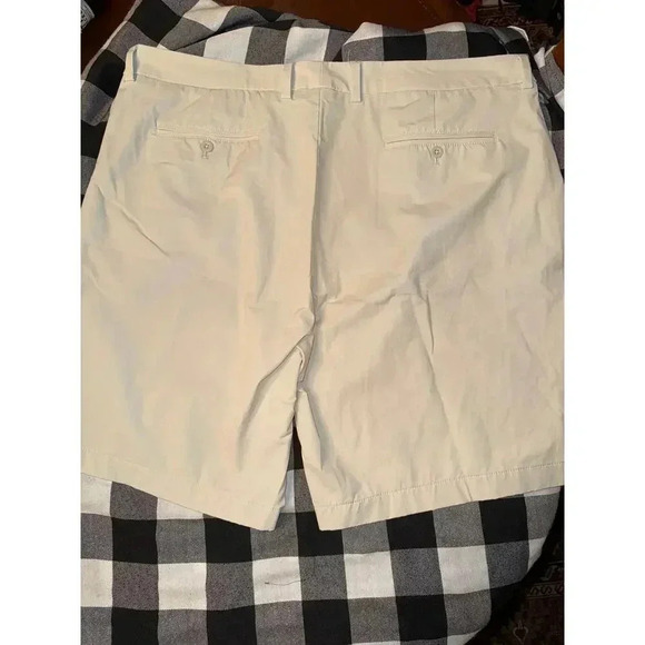 VINEYARD VINES ON THE GO SHORTS size 40 - Picture 4 of 4